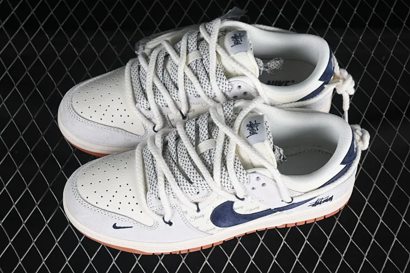 All Categories Nk SB Dunk Series Nk SB Dunk Low High-end Customized Low-top Shoes Nike SB Dunk Low Stussy Series Strap Raw Rubber Black Hook Anniversary High-end Customized Low-top Casual Shoes YX5066-263